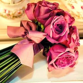 Buque de noiva redondo com 12 rosas
